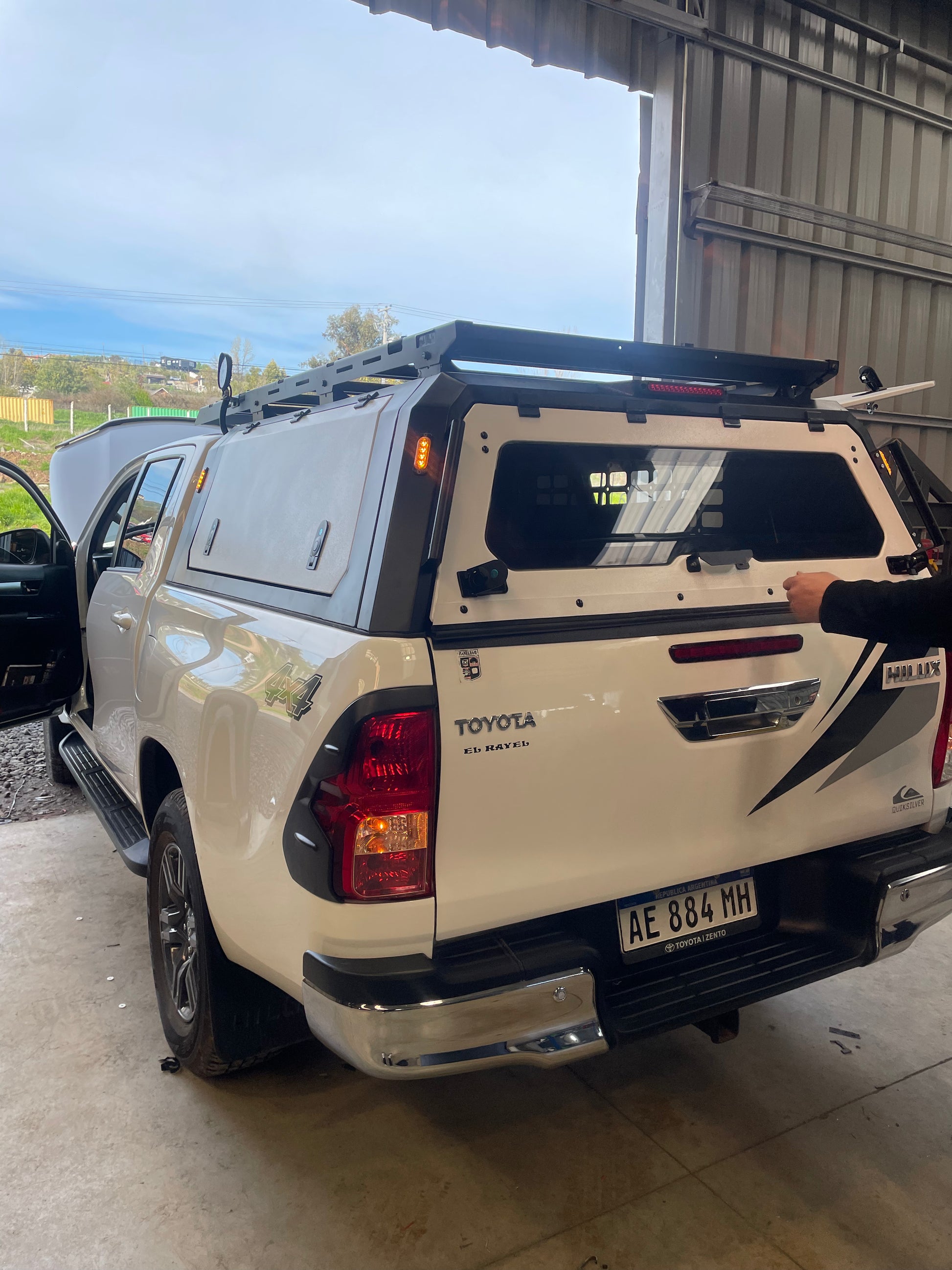 CÚPULA PARA HILUX CON VIDRIO