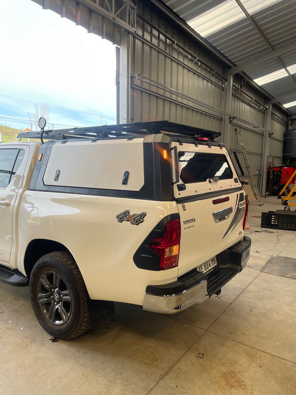 CÚPULA PARA HILUX CON VIDRIO