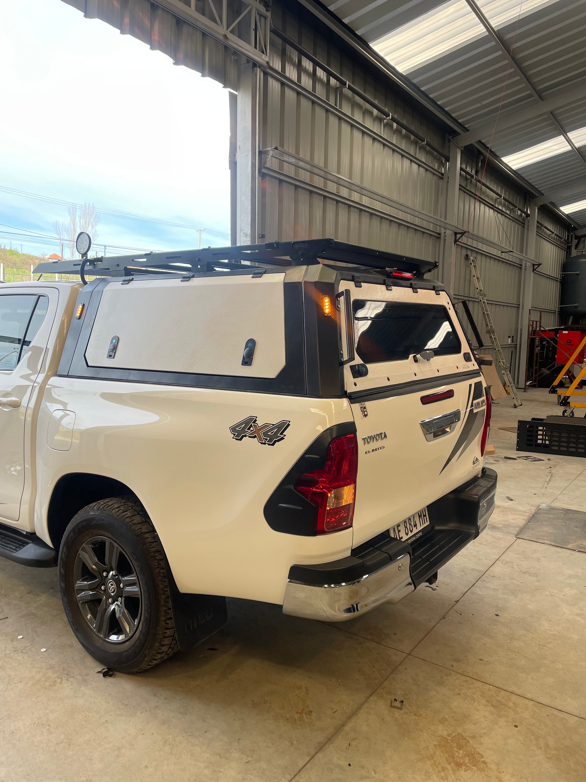 CÚPULA PARA HILUX CON VIDRIO