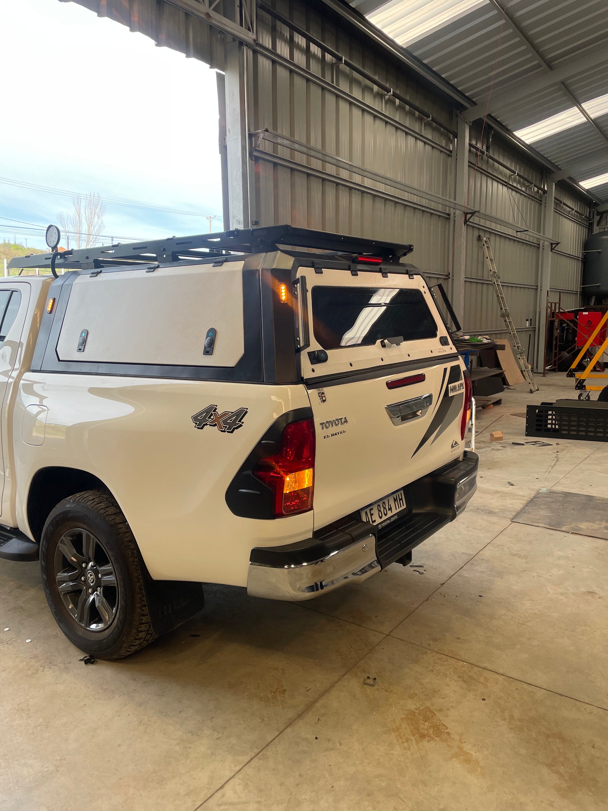CÚPULA PARA HILUX CON VIDRIO