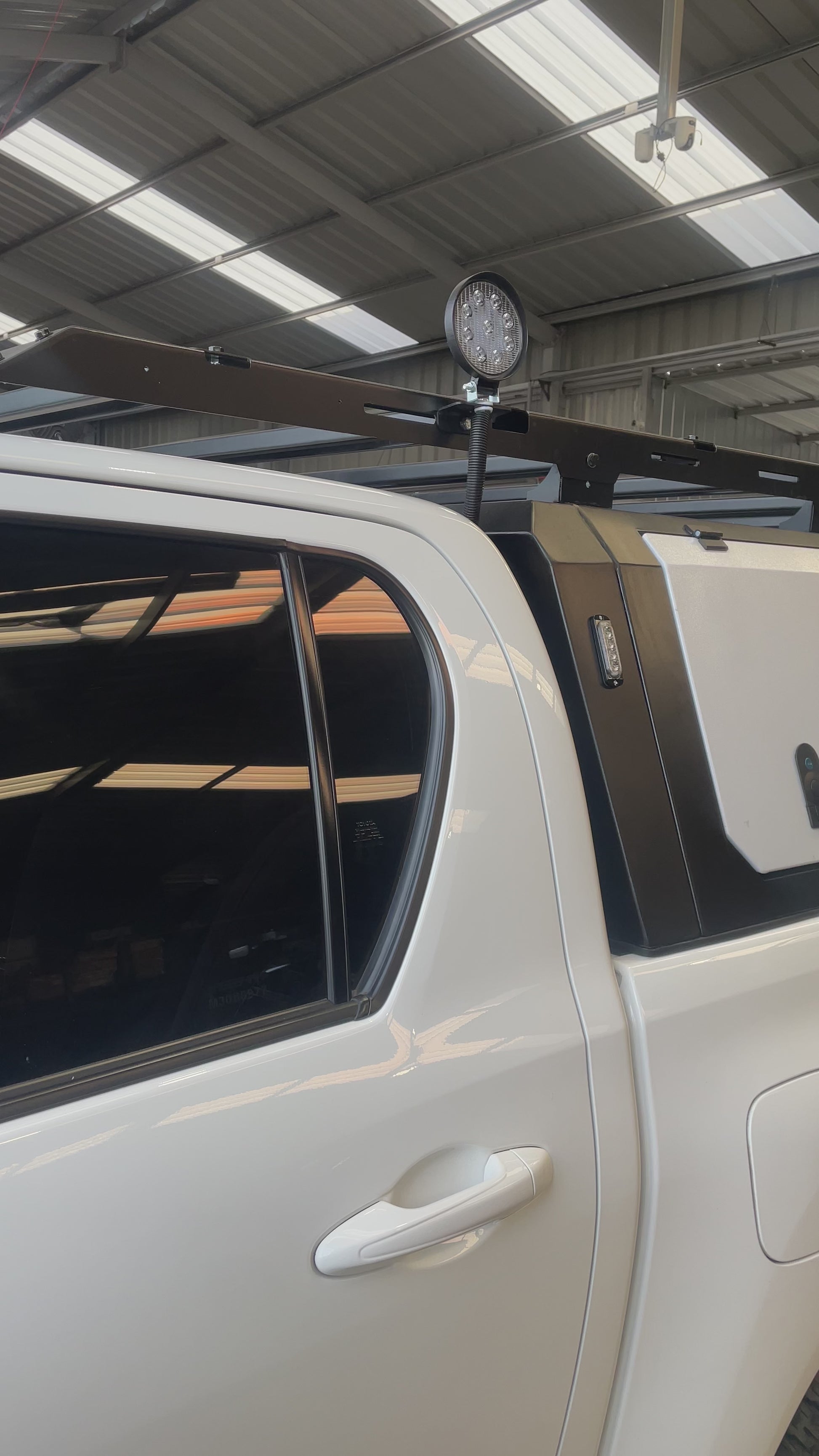 CÚPULA PARA HILUX CON VIDRIO
