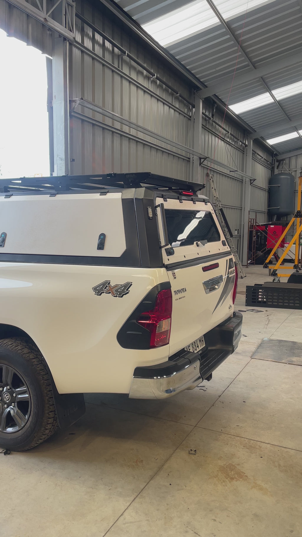 CÚPULA PARA HILUX CON VIDRIO